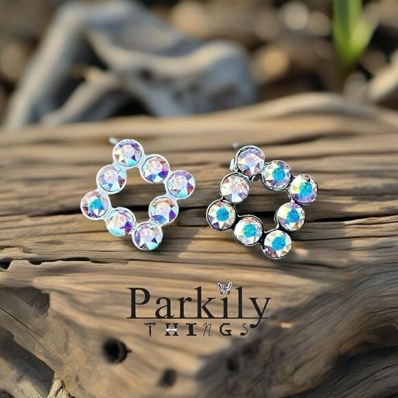 Handcrafted post Earrings with Swarovski Crystal - Picture 1 of 4